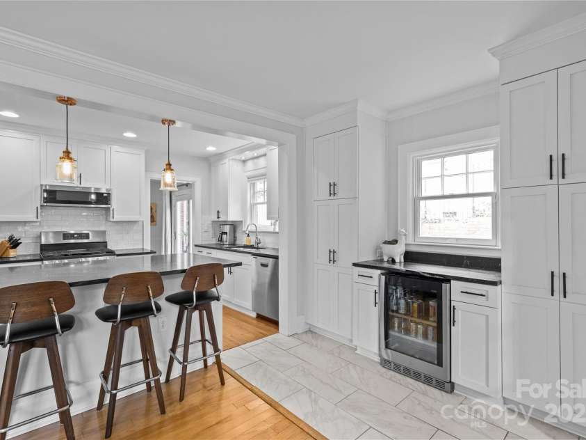 1729 Kensington Drive, Charlotte, NC 28205.  MLS# CAR4263350, YatesRealty ID 18561. 