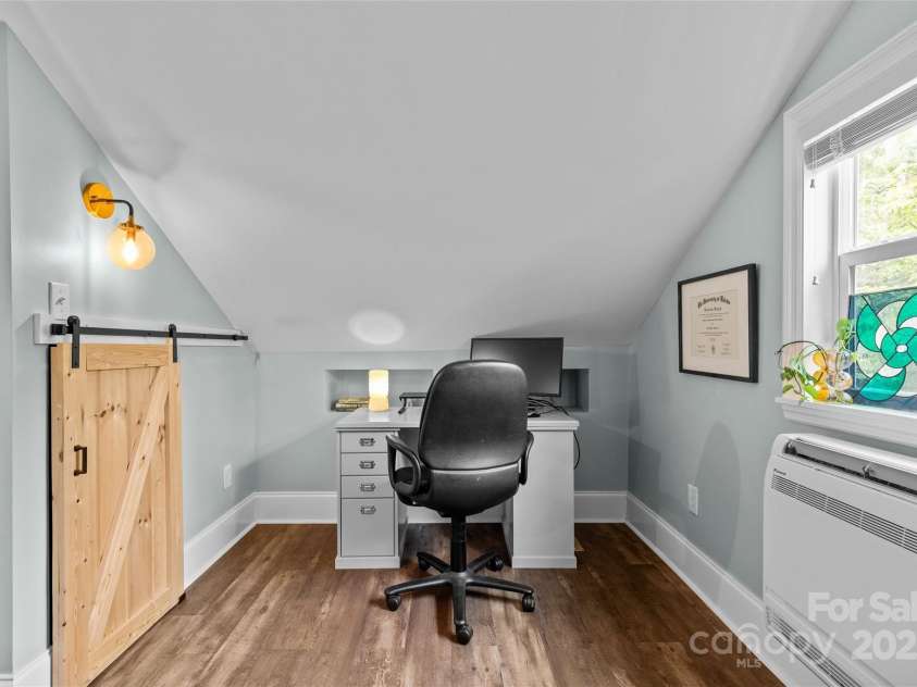 1729 Kensington Drive, Charlotte, NC 28205.  MLS# CAR4263350, YatesRealty ID 18561. 