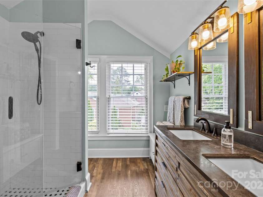 1729 Kensington Drive, Charlotte, NC 28205.  MLS# CAR4263350, YatesRealty ID 18561. 