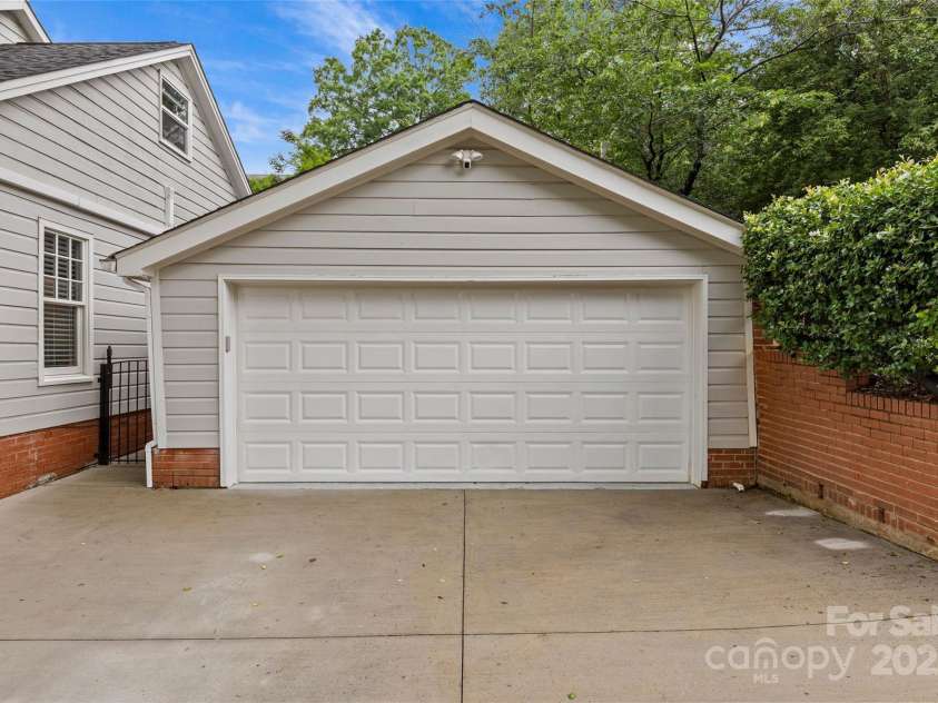 1729 Kensington Drive, Charlotte, NC 28205.  MLS# CAR4263350, YatesRealty ID 18561. 