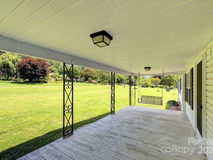 23 Emerald Lane, Hendersonville, NC 28792.  MLS# CAR4265687, YatesRealty ID 18562. 
