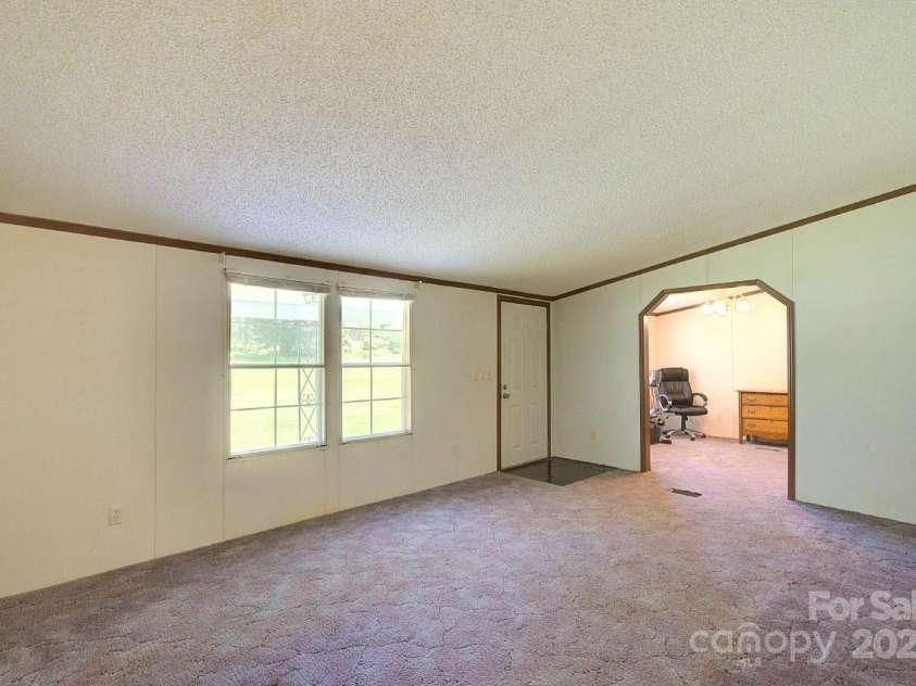 23 Emerald Lane, Hendersonville, NC 28792.  MLS# CAR4265687, YatesRealty ID 18562. 
