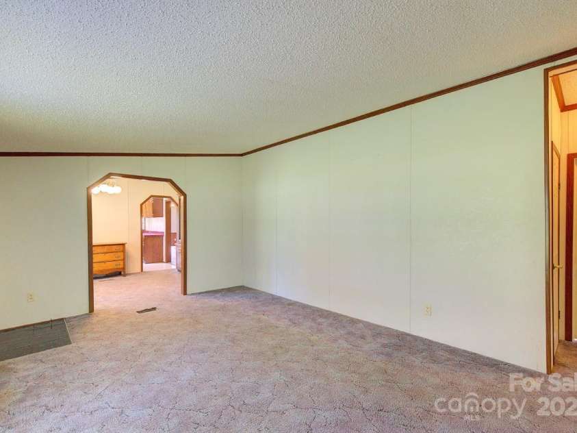 23 Emerald Lane, Hendersonville, NC 28792.  MLS# CAR4265687, YatesRealty ID 18562. 