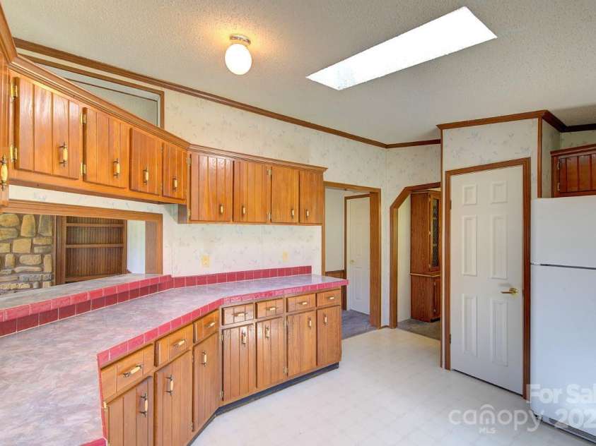 23 Emerald Lane, Hendersonville, NC 28792.  MLS# CAR4265687, YatesRealty ID 18562. 