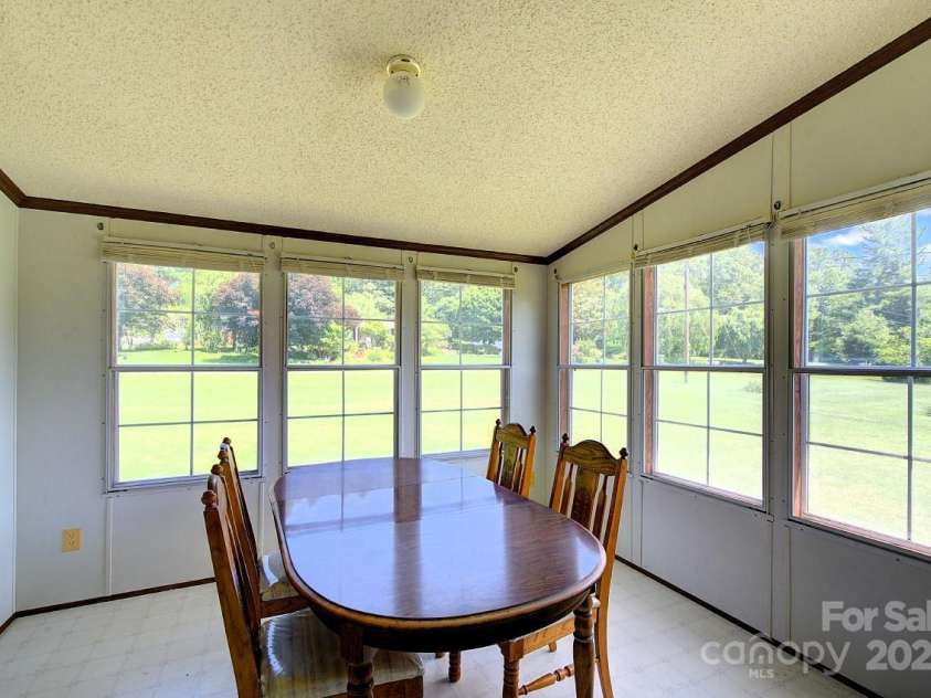 23 Emerald Lane, Hendersonville, NC 28792.  MLS# CAR4265687, YatesRealty ID 18562. 