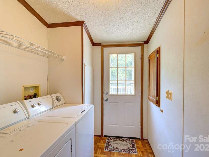 23 Emerald Lane, Hendersonville, NC 28792.  MLS# CAR4265687, YatesRealty ID 18562. 