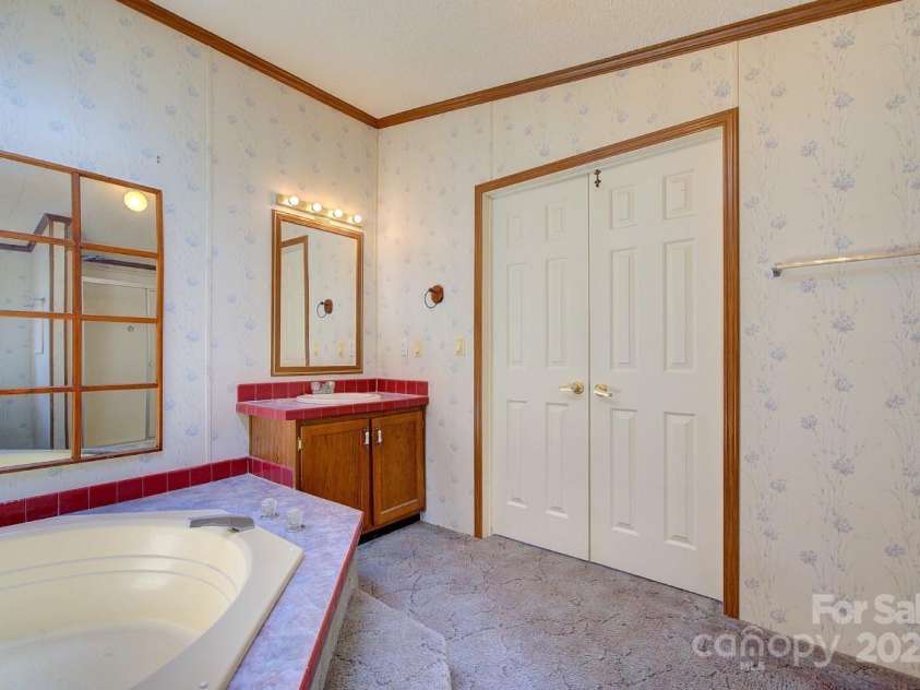 23 Emerald Lane, Hendersonville, NC 28792.  MLS# CAR4265687, YatesRealty ID 18562. 