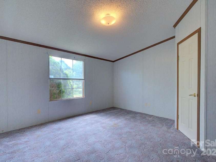 23 Emerald Lane, Hendersonville, NC 28792.  MLS# CAR4265687, YatesRealty ID 18562. 