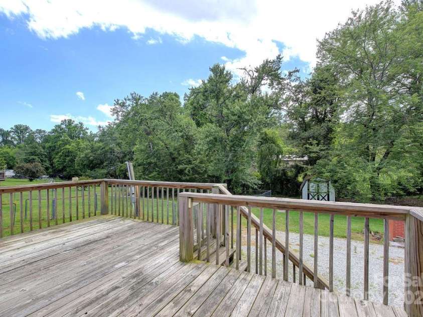 23 Emerald Lane, Hendersonville, NC 28792.  MLS# CAR4265687, YatesRealty ID 18562. 