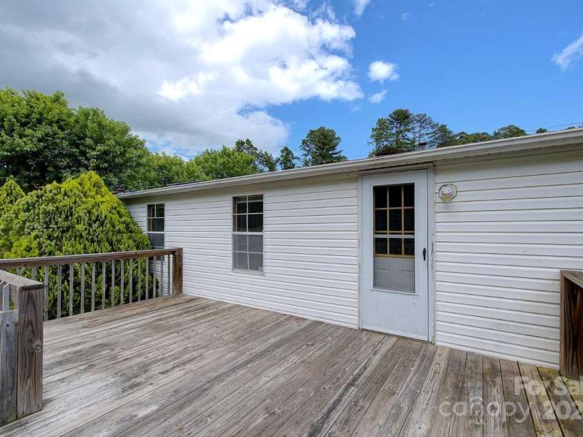 23 Emerald Lane, Hendersonville, NC 28792.  MLS# CAR4265687, YatesRealty ID 18562. 