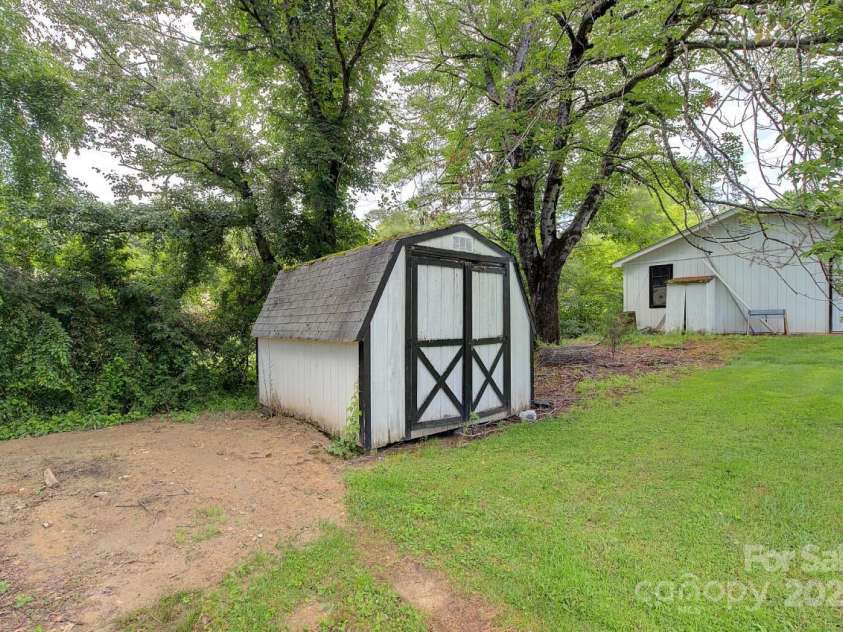 23 Emerald Lane, Hendersonville, NC 28792.  MLS# CAR4265687, YatesRealty ID 18562. 