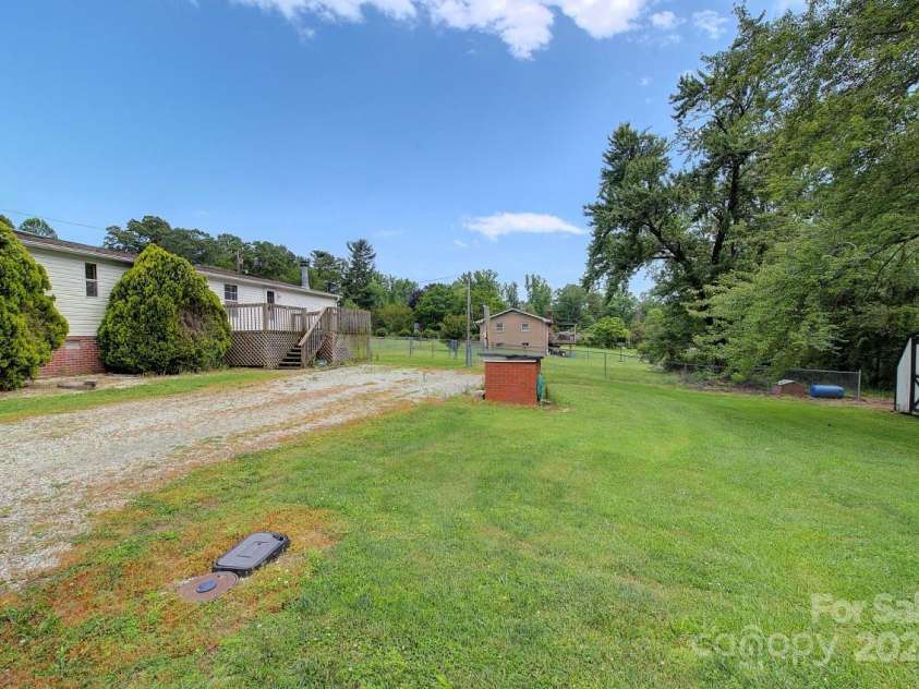 23 Emerald Lane, Hendersonville, NC 28792.  MLS# CAR4265687, YatesRealty ID 18562. 