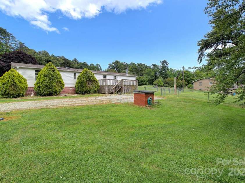 23 Emerald Lane, Hendersonville, NC 28792.  MLS# CAR4265687, YatesRealty ID 18562. 