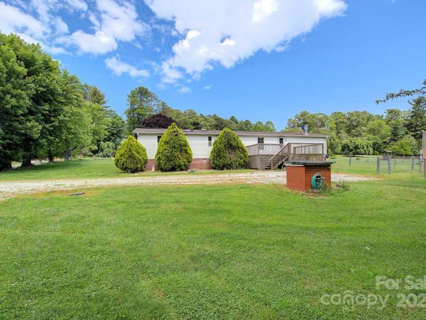 23 Emerald Lane, Hendersonville, NC 28792.  MLS# CAR4265687, YatesRealty ID 18562. 