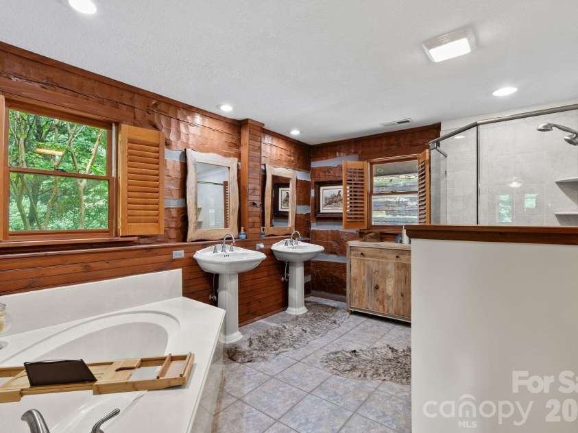 65 Sugar Maple Drive, Mills River, NC 28759.  MLS# CAR4357301, YatesRealty ID 18562. Primary ensuite bathroom offers a deep soaking tub and step in shower.