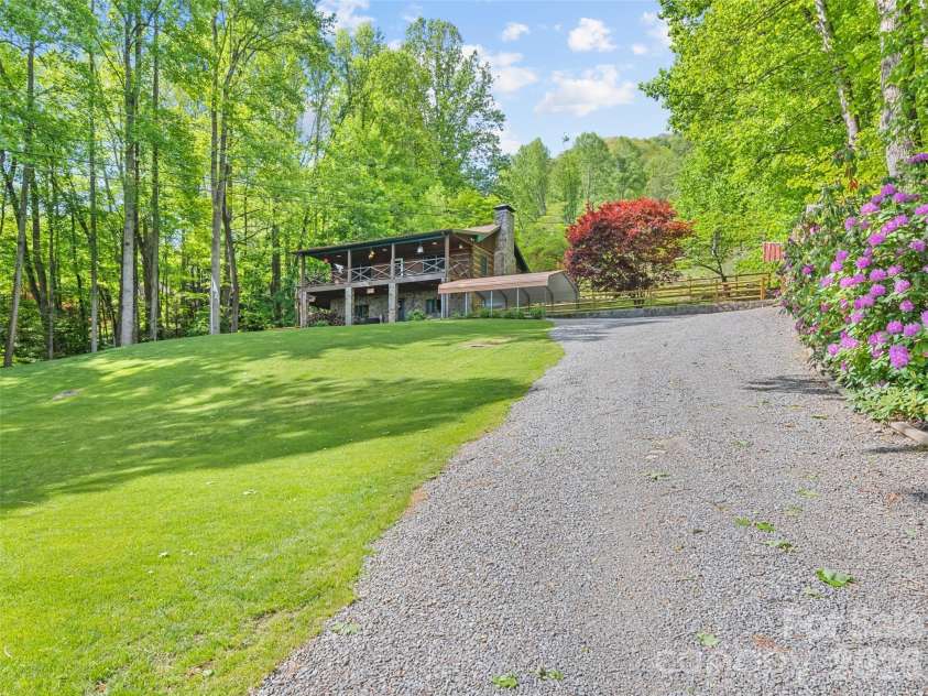 1073 Lentini Drive, Waynesville, NC 28785.  MLS# CAR4374426, YatesRealty ID 18563. 