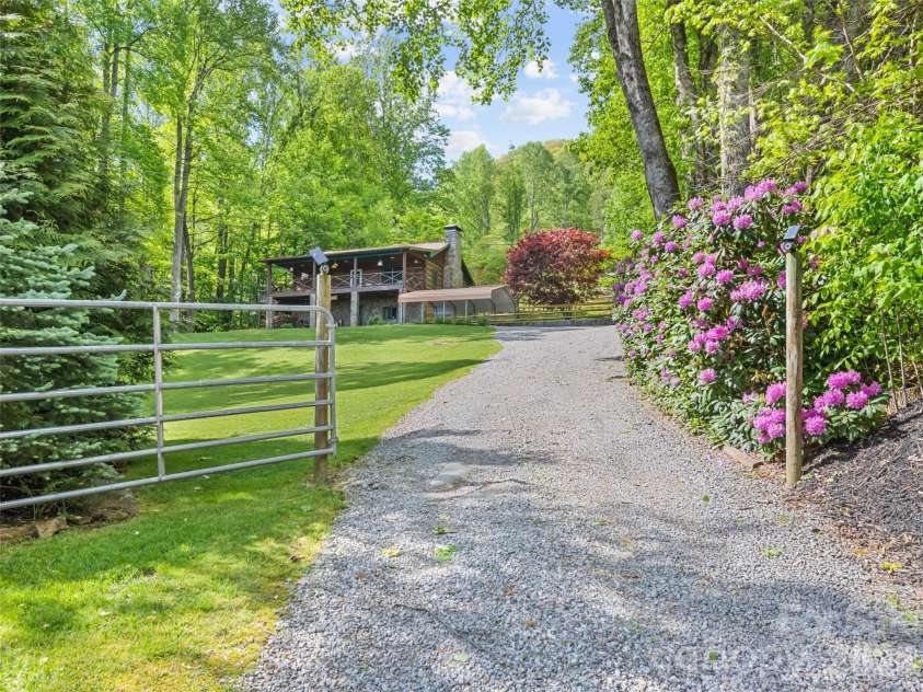 1073 Lentini Drive, Waynesville, NC 28785.  MLS# CAR4374426, YatesRealty ID 18563. 