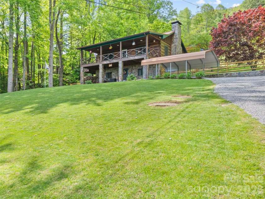 1073 Lentini Drive, Waynesville, NC 28785.  MLS# CAR4374426, YatesRealty ID 18563. 