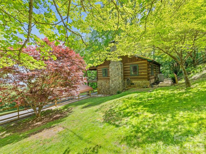 1073 Lentini Drive, Waynesville, NC 28785.  MLS# CAR4374426, YatesRealty ID 18563. 