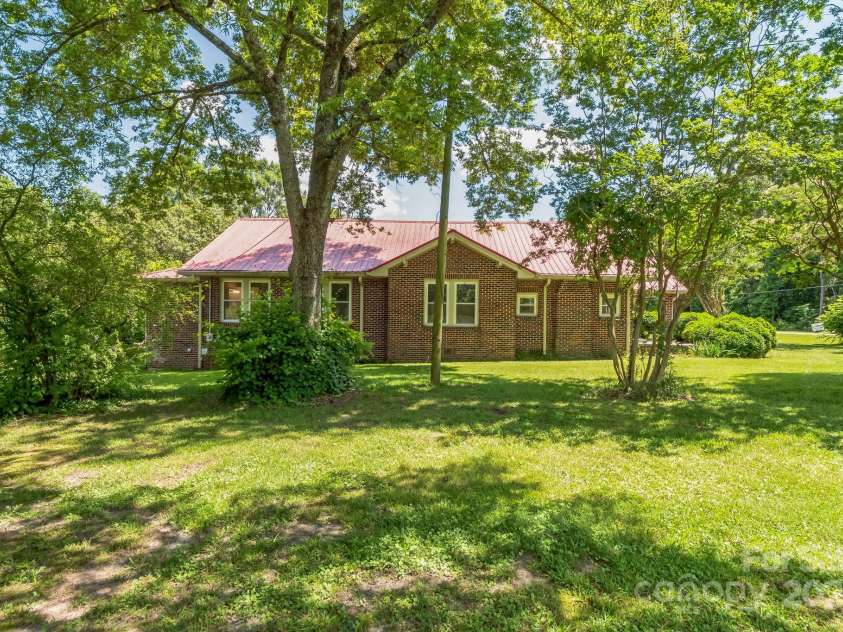 2491 Highway 274 Highway, Cherryville, NC 28021.  MLS# CAR4310737, YatesRealty ID 18564. 