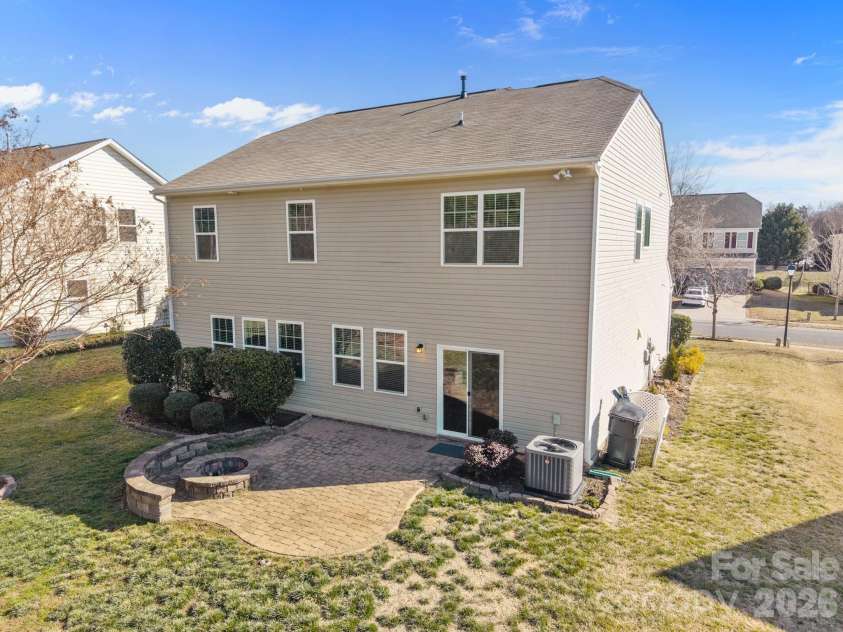 6111 Berewick Commons Parkway, Charlotte, NC 28278.  MLS# CAR4343287, YatesRealty ID 18565. 