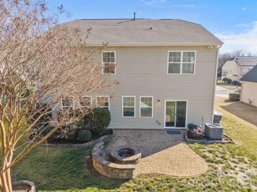 6111 Berewick Commons Parkway, Charlotte, NC 28278.  MLS# CAR4343287, YatesRealty ID 18565. 