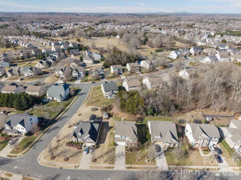 6111 Berewick Commons Parkway, Charlotte, NC 28278.  MLS# CAR4343287, YatesRealty ID 18565. 