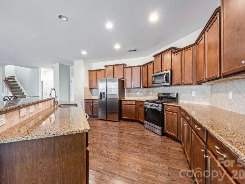 6111 Berewick Commons Parkway, Charlotte, NC 28278.  MLS# CAR4343287, YatesRealty ID 18565. 