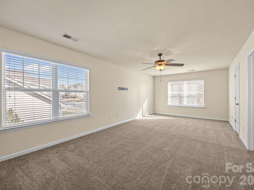6111 Berewick Commons Parkway, Charlotte, NC 28278.  MLS# CAR4343287, YatesRealty ID 18565. 