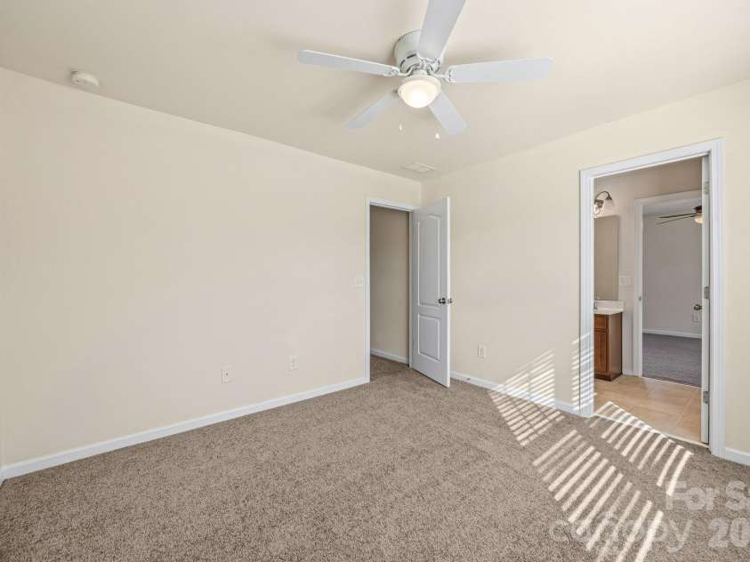 6111 Berewick Commons Parkway, Charlotte, NC 28278.  MLS# CAR4343287, YatesRealty ID 18565. 