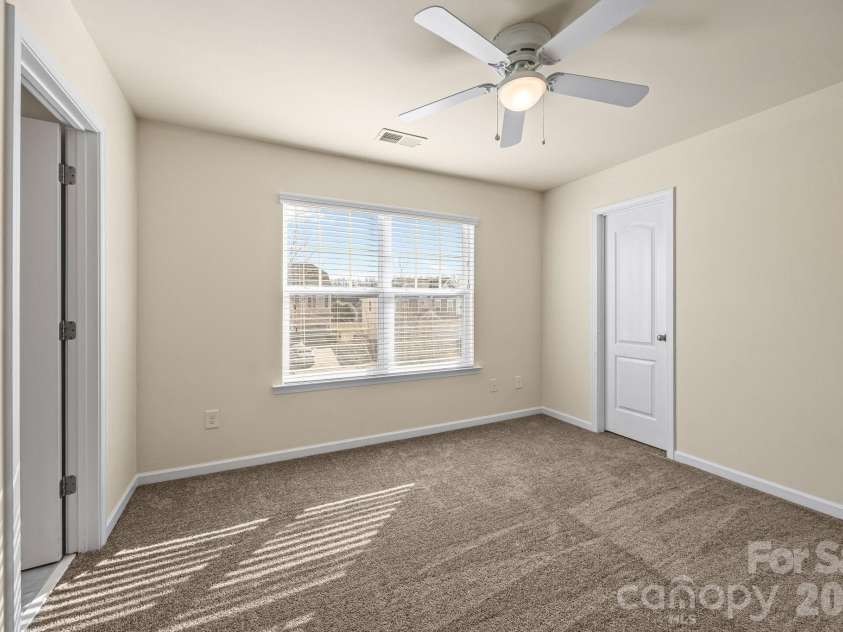 6111 Berewick Commons Parkway, Charlotte, NC 28278.  MLS# CAR4343287, YatesRealty ID 18565. 