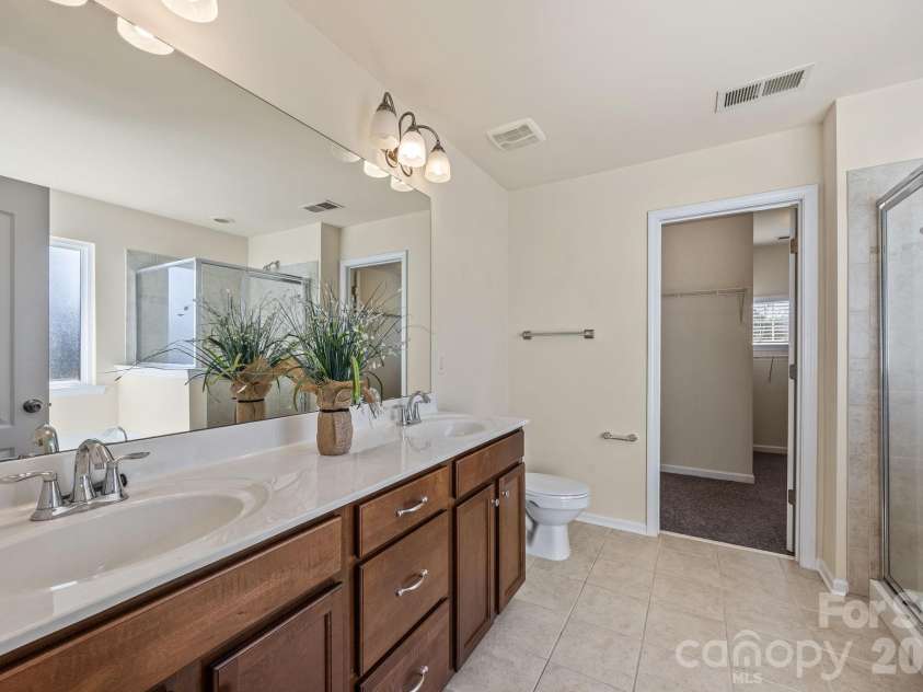 6111 Berewick Commons Parkway, Charlotte, NC 28278.  MLS# CAR4343287, YatesRealty ID 18565. 