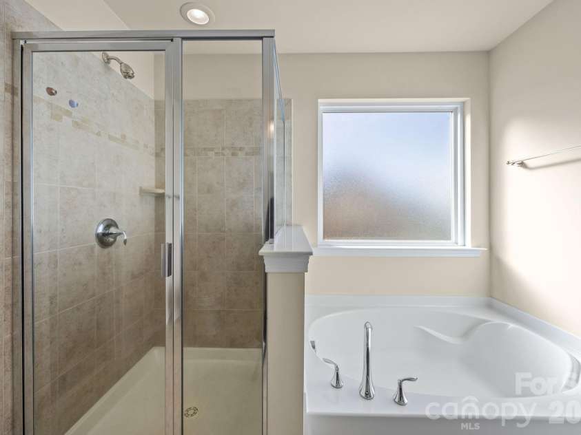 6111 Berewick Commons Parkway, Charlotte, NC 28278.  MLS# CAR4343287, YatesRealty ID 18565. 