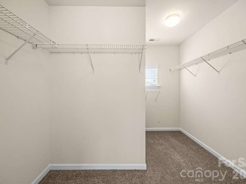 6111 Berewick Commons Parkway, Charlotte, NC 28278.  MLS# CAR4343287, YatesRealty ID 18565. 