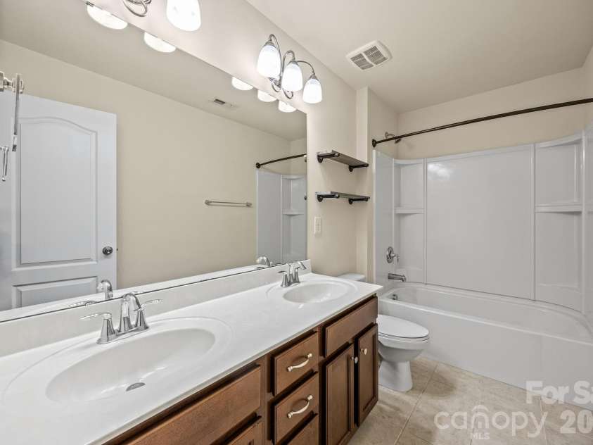 6111 Berewick Commons Parkway, Charlotte, NC 28278.  MLS# CAR4343287, YatesRealty ID 18565. 