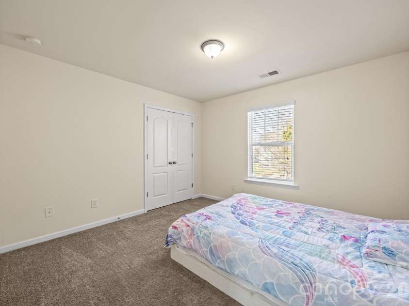 6111 Berewick Commons Parkway, Charlotte, NC 28278.  MLS# CAR4343287, YatesRealty ID 18565. 