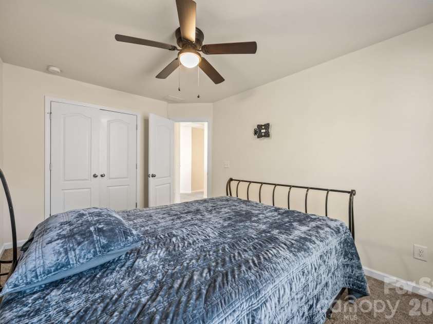 6111 Berewick Commons Parkway, Charlotte, NC 28278.  MLS# CAR4343287, YatesRealty ID 18565. 