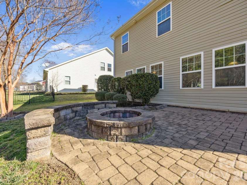 6111 Berewick Commons Parkway, Charlotte, NC 28278.  MLS# CAR4343287, YatesRealty ID 18565. 