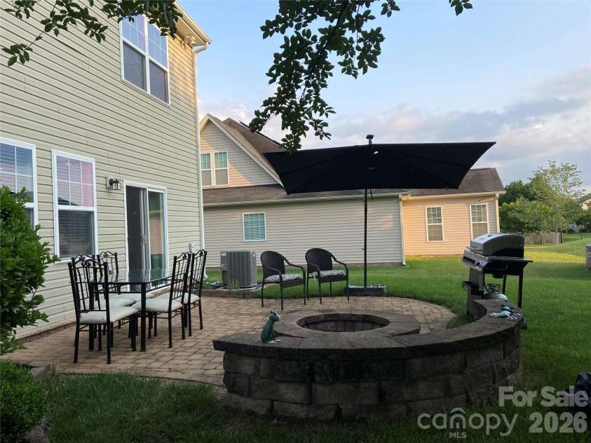 6111 Berewick Commons Parkway, Charlotte, NC 28278.  MLS# CAR4343287, YatesRealty ID 18565. 