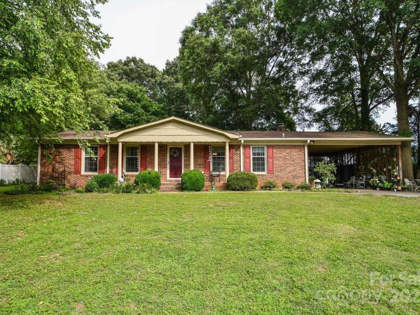 7518 Surry Lane, Indian Trail, NC 28079.  MLS# CAR4268043, YatesRealty ID 18565. 