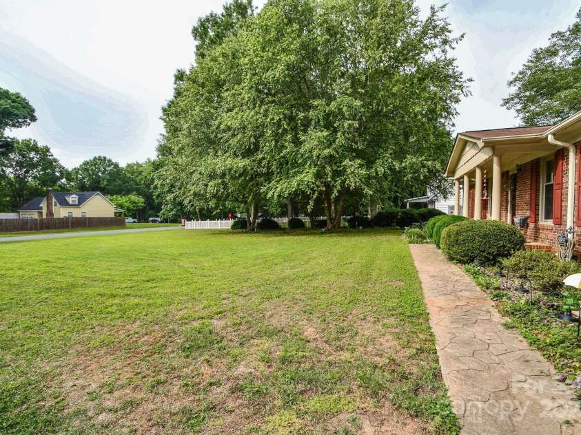 7518 Surry Lane, Indian Trail, NC 28079.  MLS# CAR4268043, YatesRealty ID 18565. 