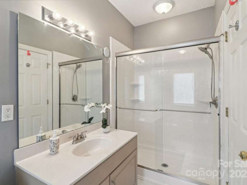 14118 Yachtsman Harbor Drive, Charlotte, NC 28278.  MLS# CAR4308213, YatesRealty ID 18566. 