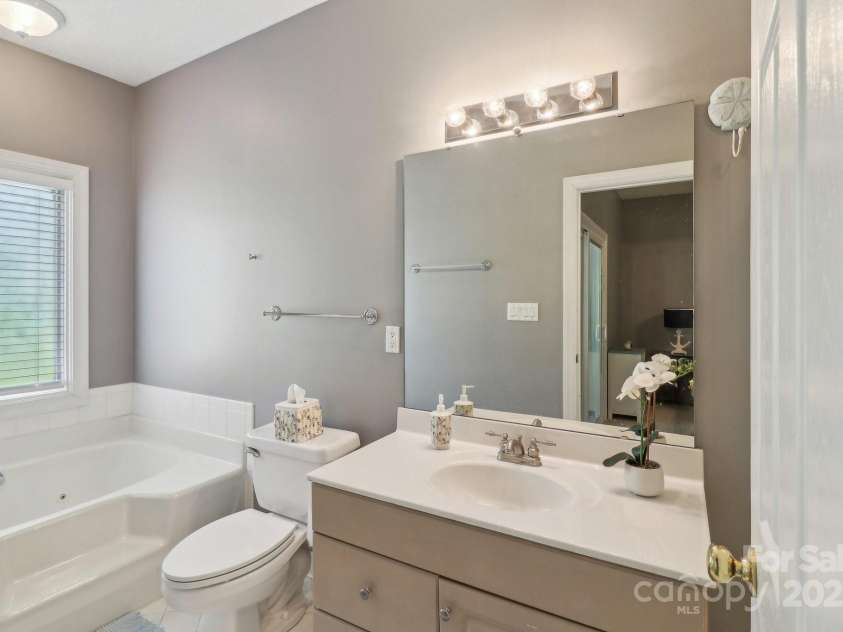 14118 Yachtsman Harbor Drive, Charlotte, NC 28278.  MLS# CAR4308213, YatesRealty ID 18566. 