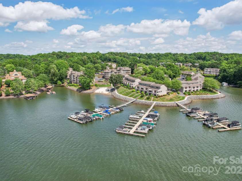 14118 Yachtsman Harbor Drive, Charlotte, NC 28278.  MLS# CAR4308213, YatesRealty ID 18566. 