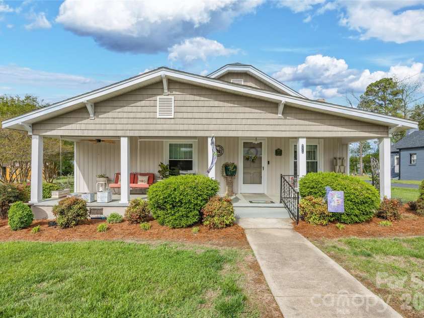 271 Main Street, Denton, NC 27239.  MLS# CAR4404890, YatesRealty ID 18566. Covered front porch