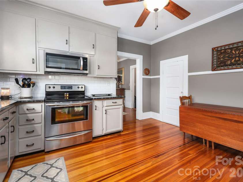 271 Main Street, Denton, NC 27239.  MLS# CAR4404890, YatesRealty ID 18566. Granite counter tops
