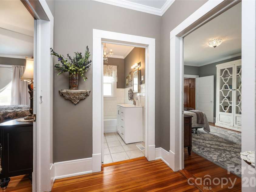 271 Main Street, Denton, NC 27239.  MLS# CAR4404890, YatesRealty ID 18566. Hallway between bedrooms