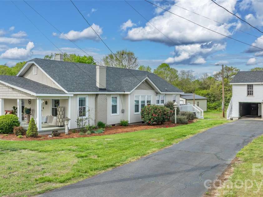 271 Main Street, Denton, NC 27239.  MLS# CAR4404890, YatesRealty ID 18566. Paved drive