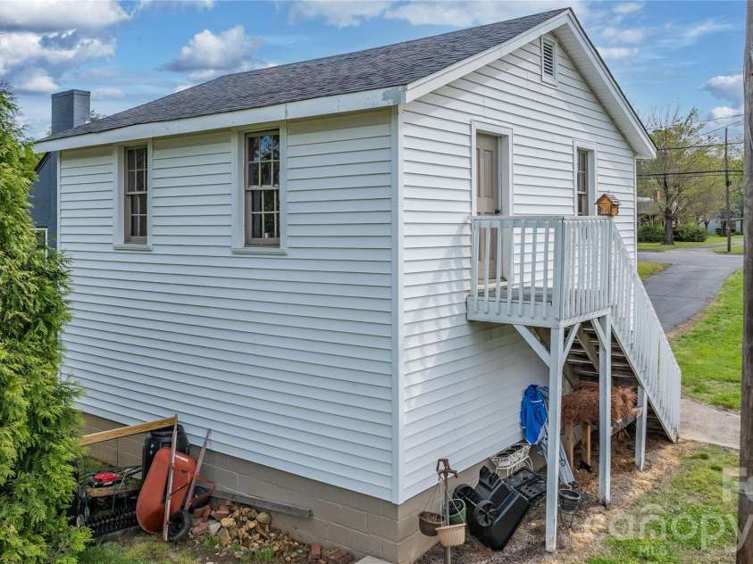 271 Main Street, Denton, NC 27239.  MLS# CAR4404890, YatesRealty ID 18566. Room above garage