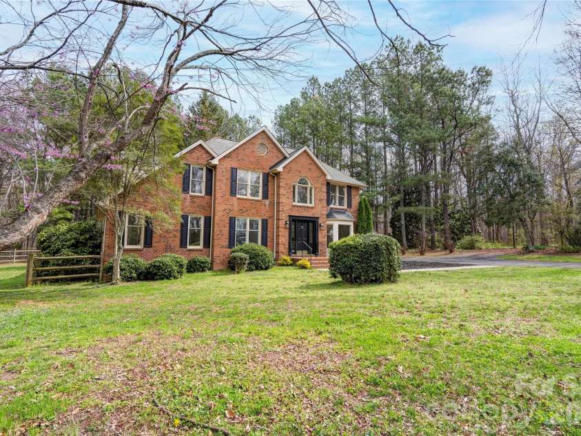 124 Gold Run Court, Kings Mountain, NC 28086.  MLS# CAR4355578, YatesRealty ID 18567. 